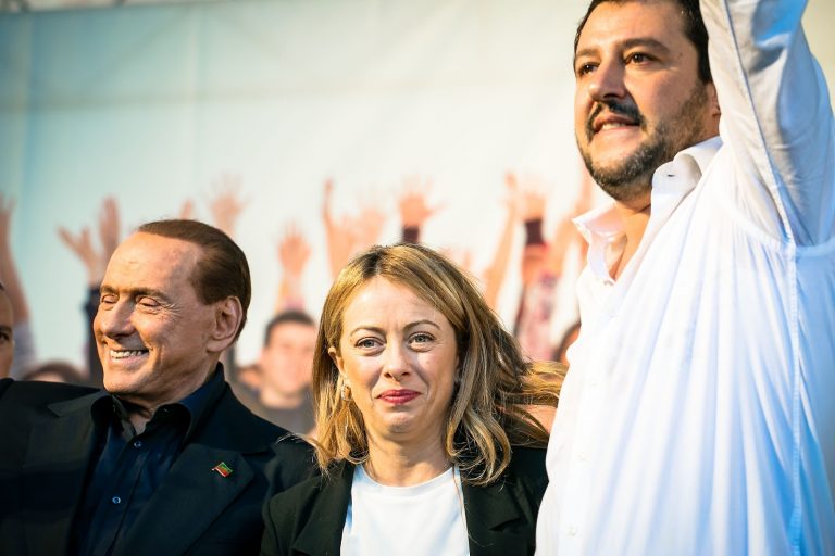 Meloni, Berlusconi e Salvini: il centrodestra dice sì al patto anti inciucio