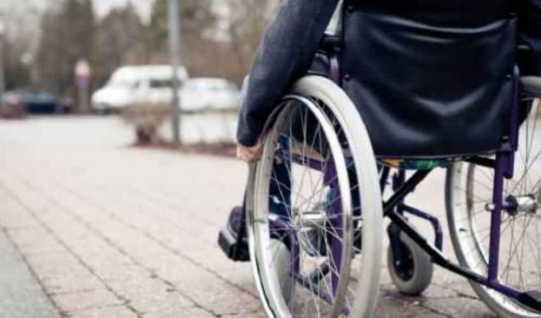 Sì alle uscite per i disabili