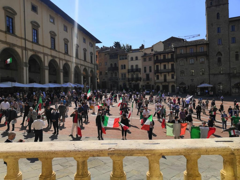 2 giugno festa della repubblica: fratelli d'italia con il centrodestra in 100 piazze di tutta Italia. Arezzo