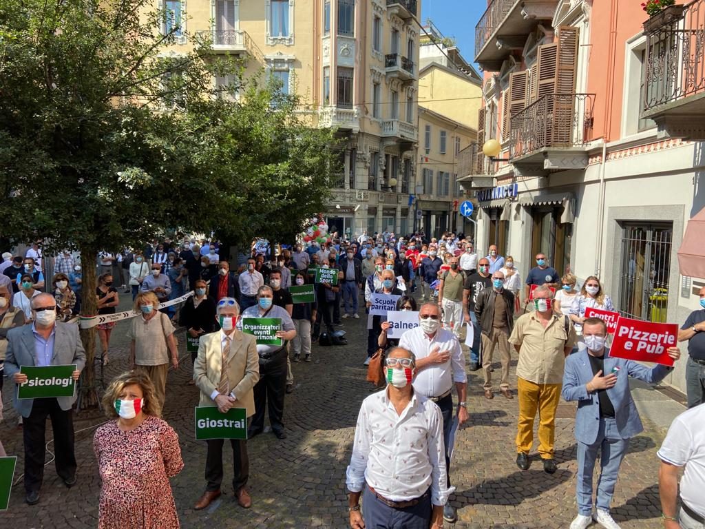 Manifestazione 2 giugno festa della repubblica: fratelli d'italia con il centrodestra in 100 piazze di tutta Italia. Biella