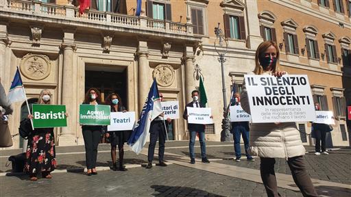 Coronavirus, manifestazione di Fratelli d'Italia e Meloni. Risarcimento ristoratori