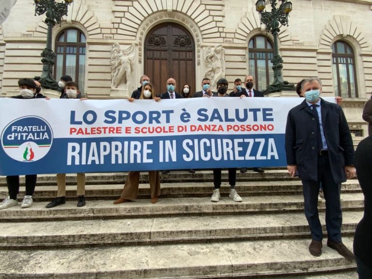 flash mob parlamento riapertura scuole di danza e palestre