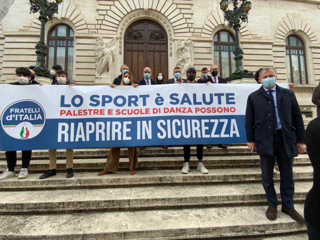 flash mob parlamento riapertura scuole di danza e palestre