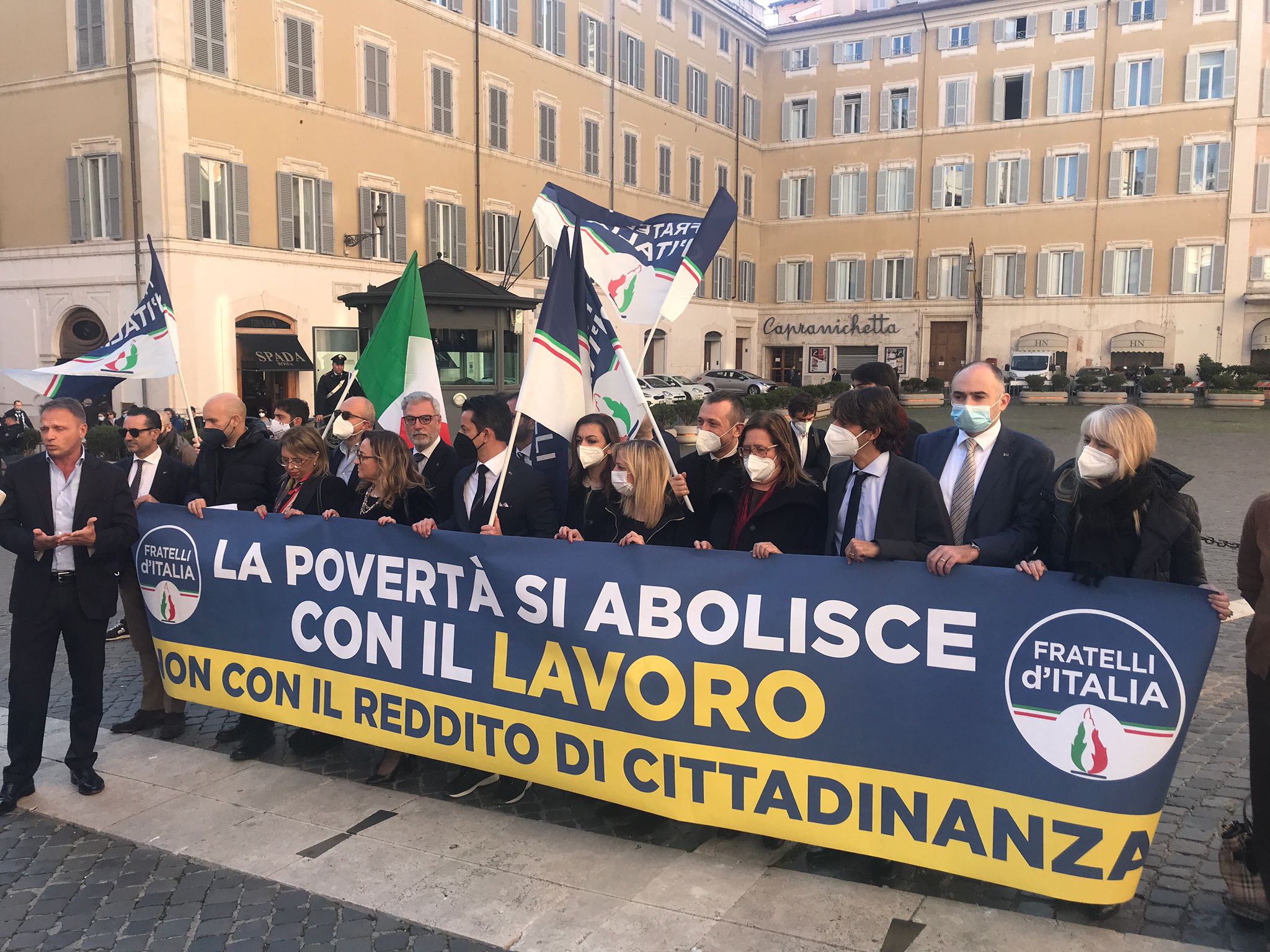 La manifestazione di oggi davanti a Montecitorio contro il rifinanziamento del reddito di cittadinanza