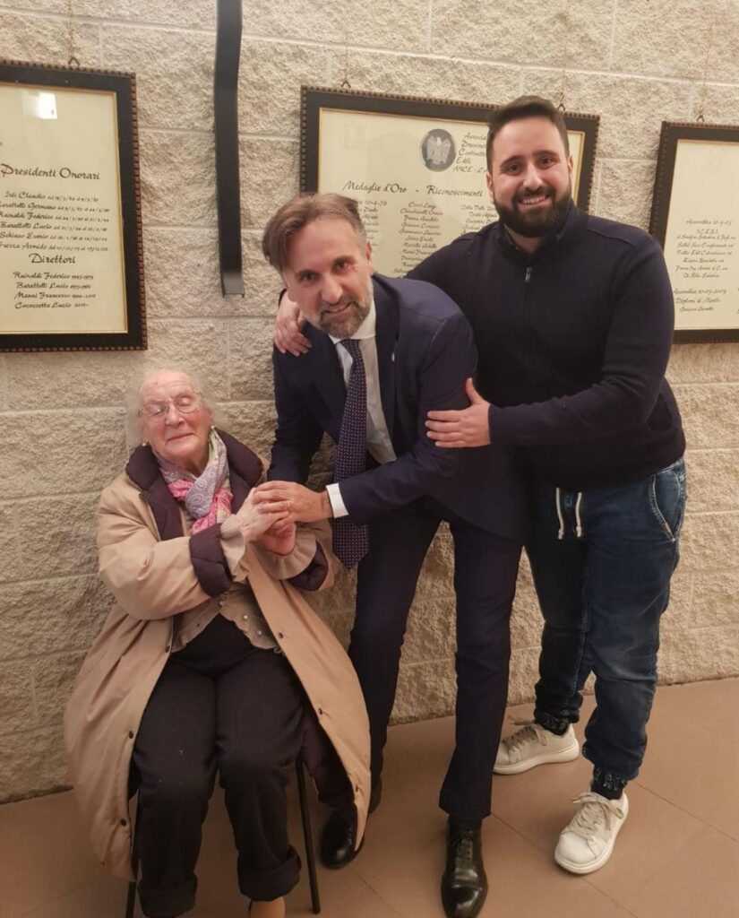 Carlotta, 101 anni, ha votato al congresso de L’Aquila